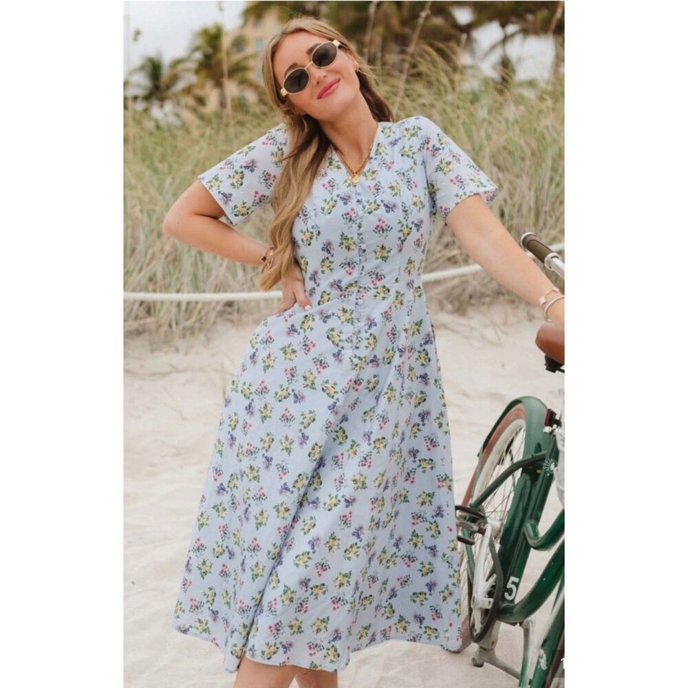 Ivy City Co Light Blue Floral Midi Dress Size 8